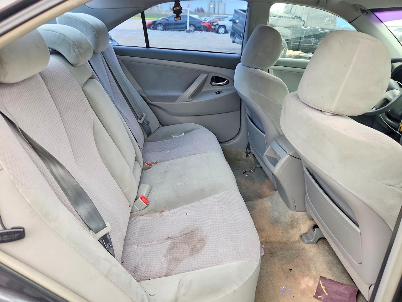 2010 TOYOTA CAMRY LE photo 10