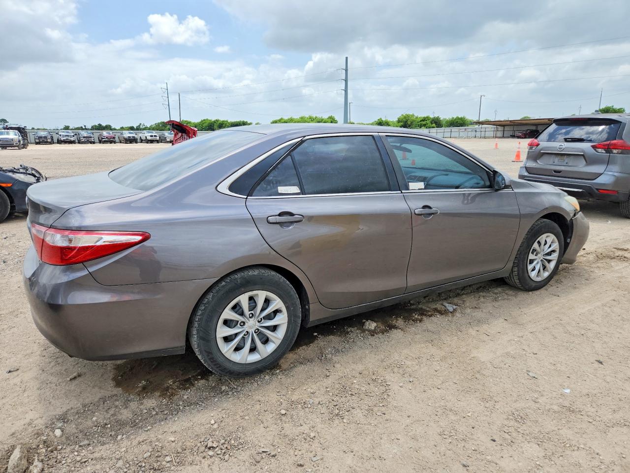 2016 TOYOTA CAMRY LE photo 5