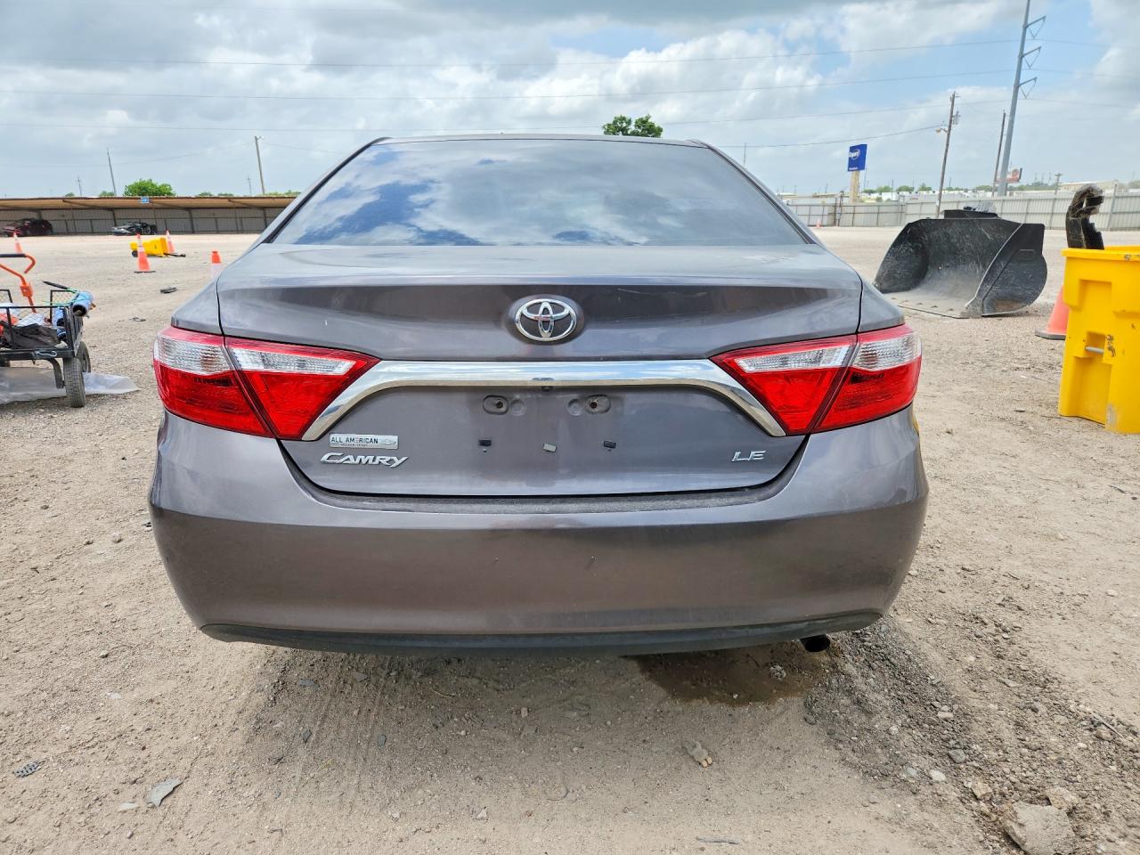 2016 TOYOTA CAMRY LE photo 11