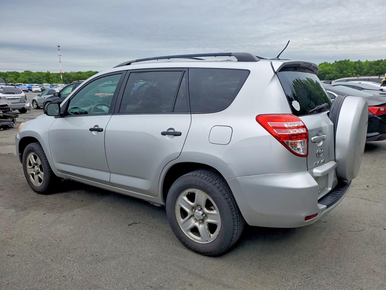 2011 TOYOTA RAV4 BASE photo 3