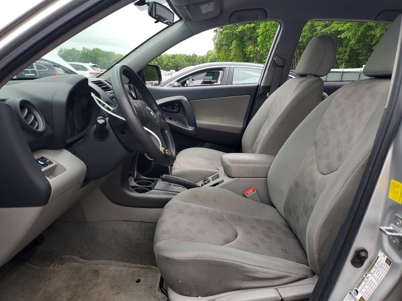 2011 TOYOTA RAV4 BASE photo 13