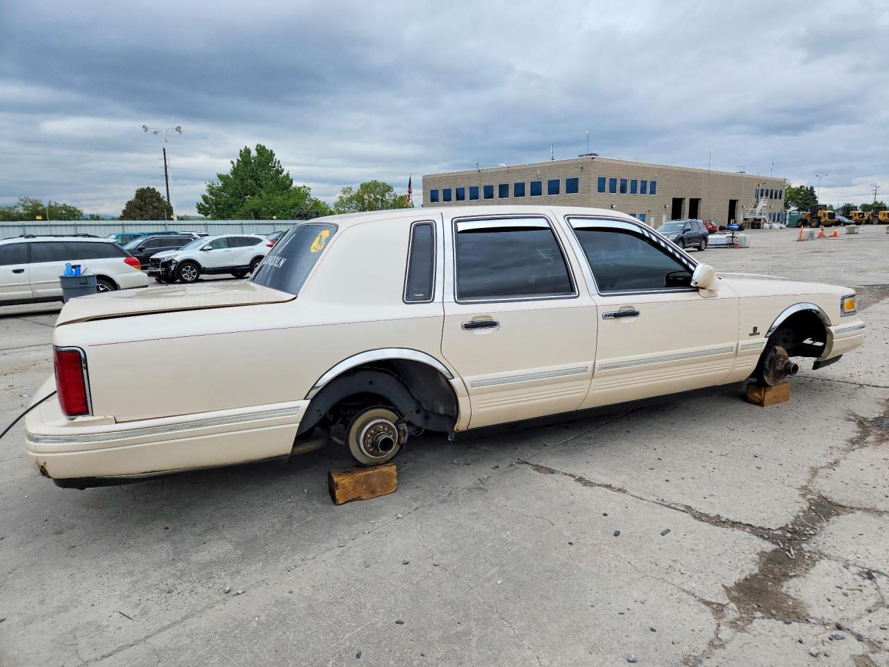 1997 LINCOLN TOWN CAR CARTIER photo 5