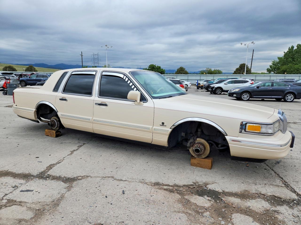 1997 LINCOLN TOWN CAR CARTIER photo 7