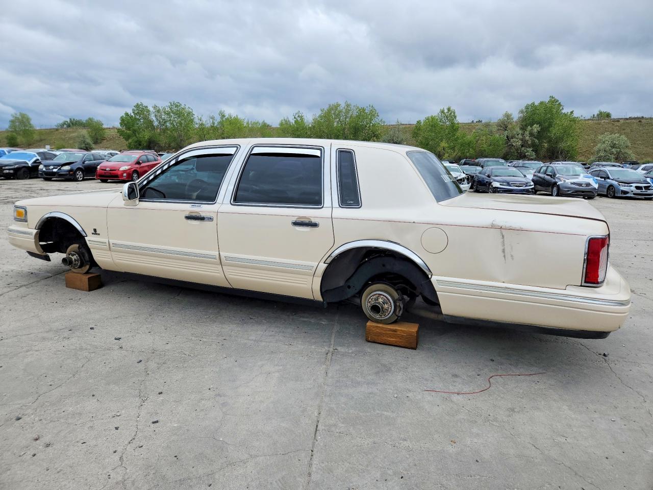 1997 LINCOLN TOWN CAR CARTIER photo 3