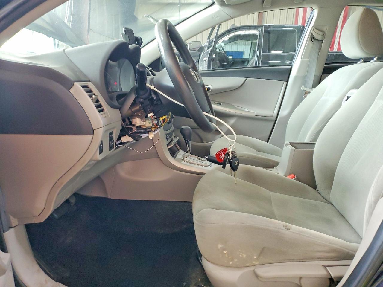 2012 TOYOTA COROLLA LE photo 13