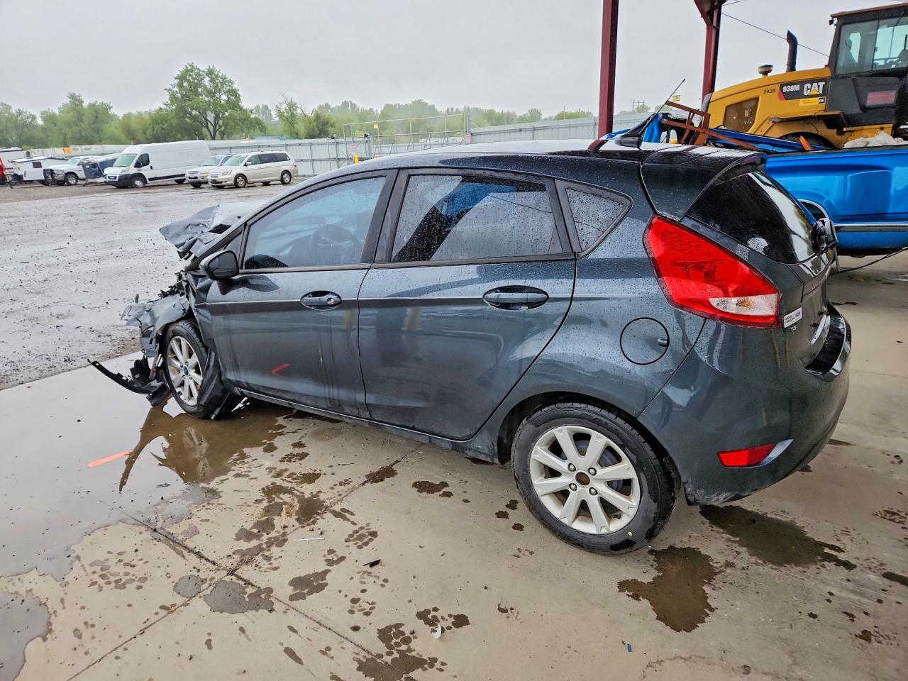 2011 FORD FIESTA SE photo 2