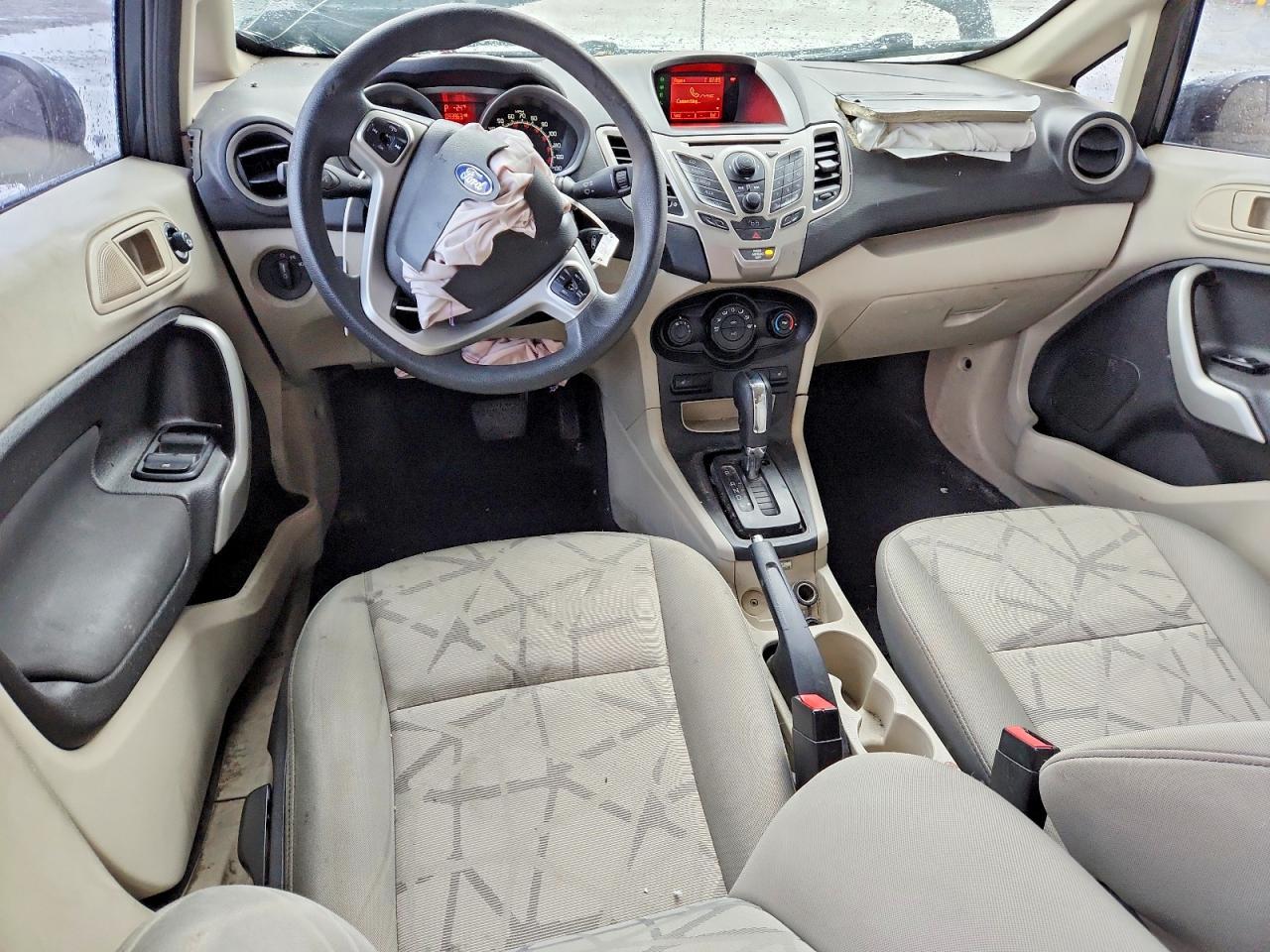 2011 FORD FIESTA SE photo 8