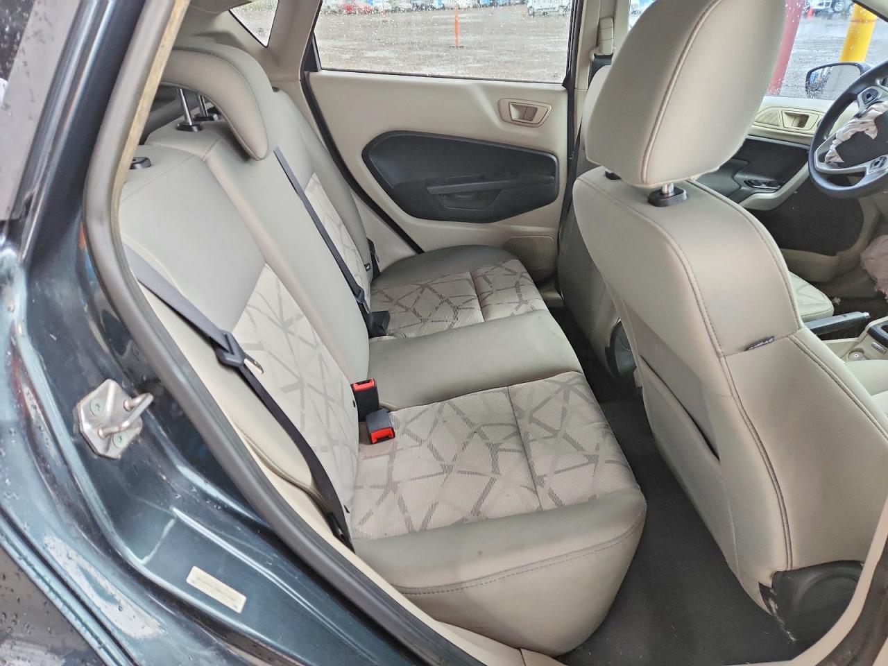2011 FORD FIESTA SE photo 10