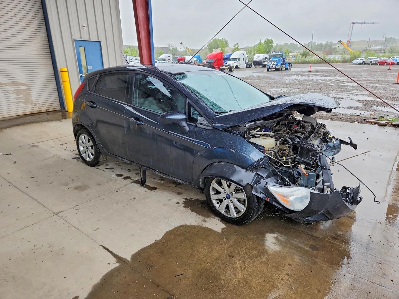 2011 FORD FIESTA SE photo 4