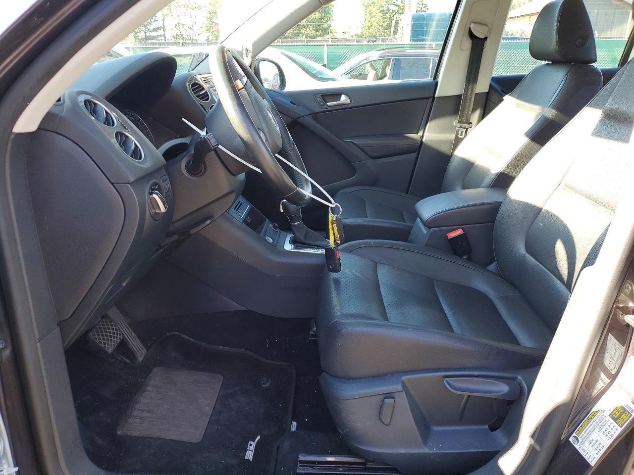 2016 VOLKSWAGEN TIGUAN S photo 19