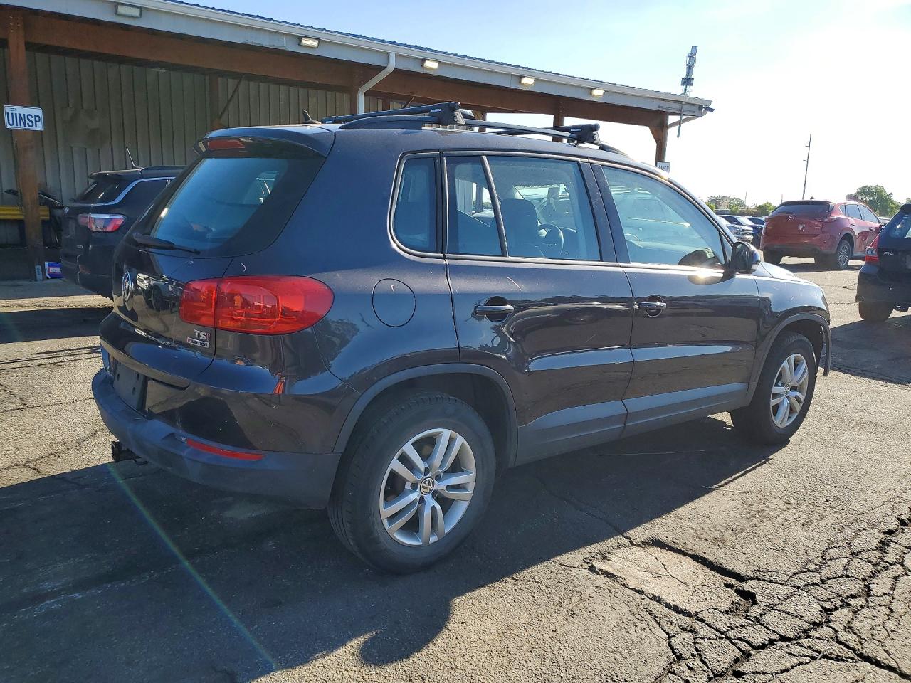 2016 VOLKSWAGEN TIGUAN S photo 7