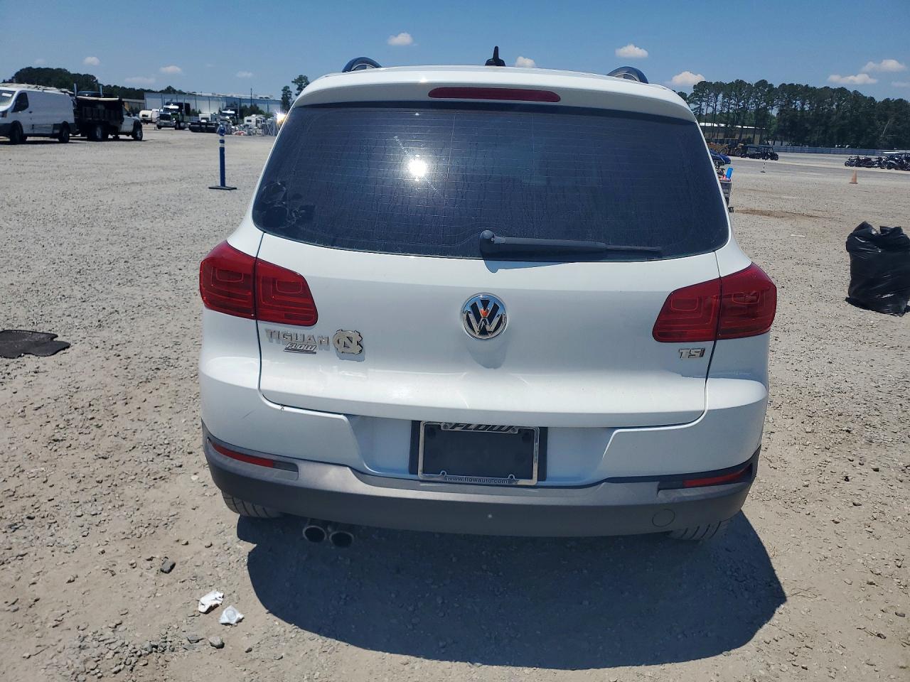 2017 VOLKSWAGEN TIGUAN S photo 6