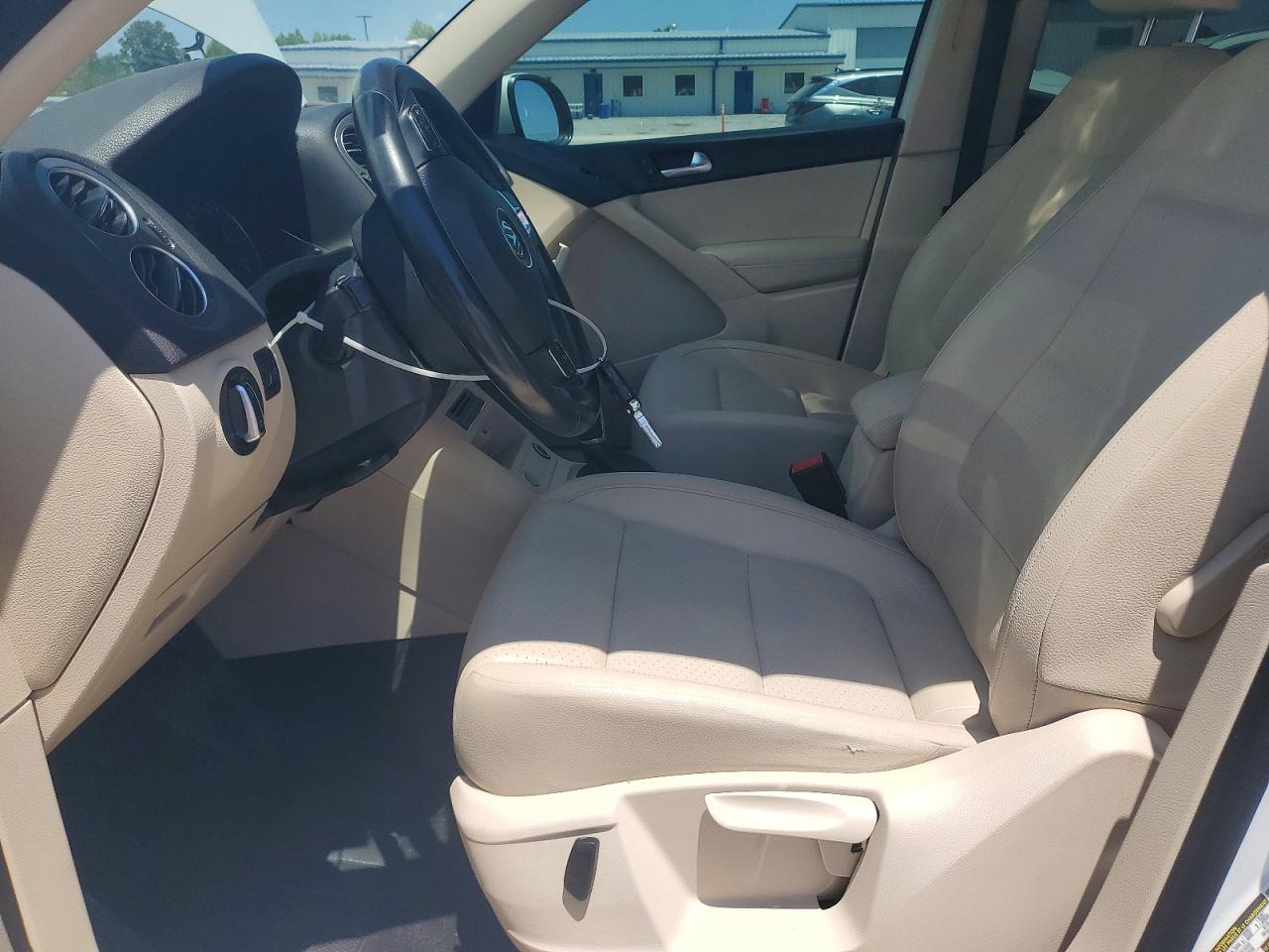 2017 VOLKSWAGEN TIGUAN S photo 7
