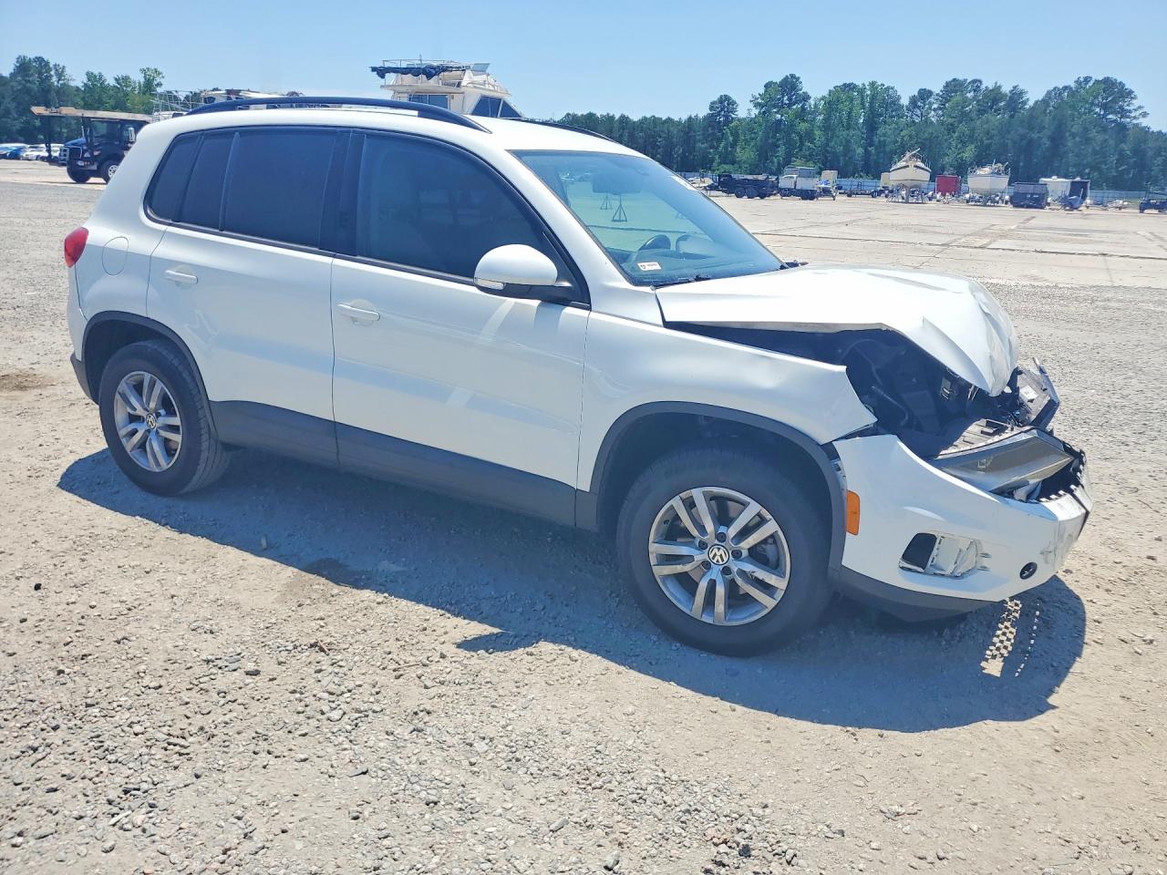 2017 VOLKSWAGEN TIGUAN S photo 4