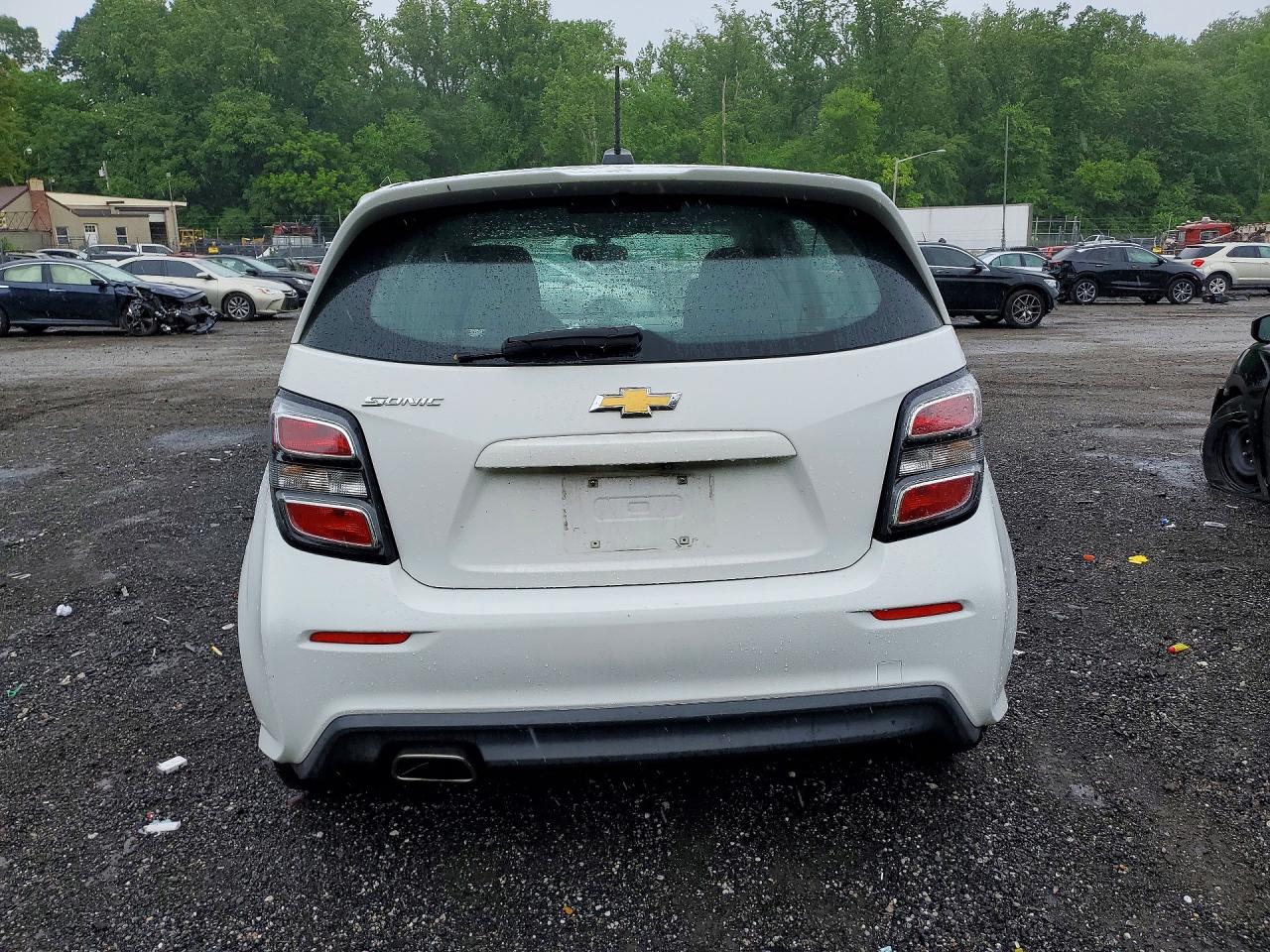 2017 CHEVROLET SONIC photo 6