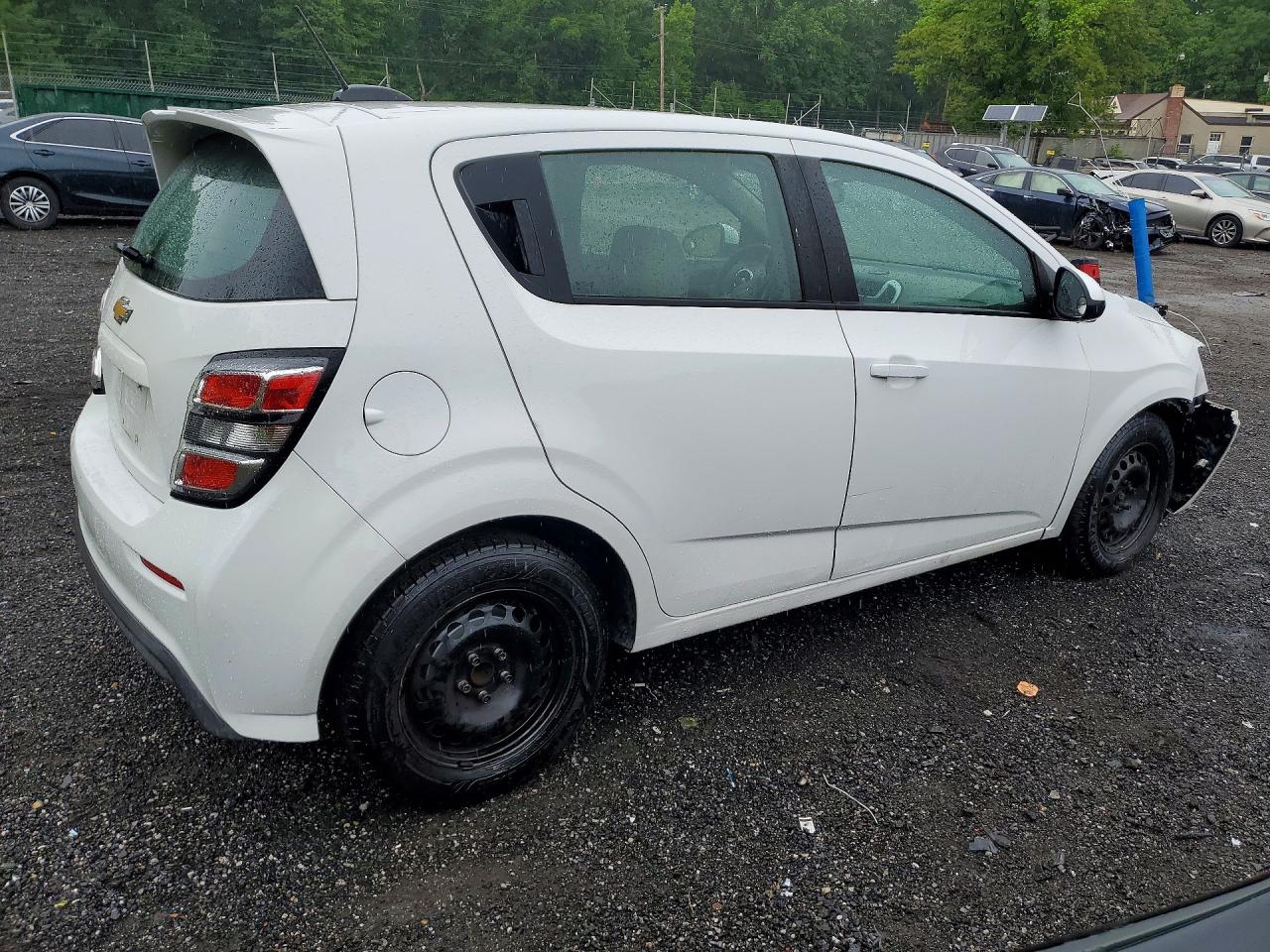 2017 CHEVROLET SONIC photo 3