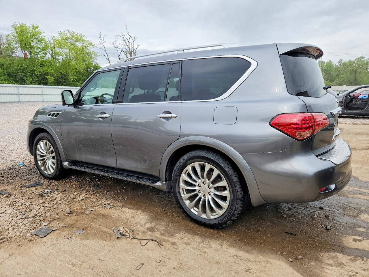 2017 INFINITI QX80 BASE photo 4