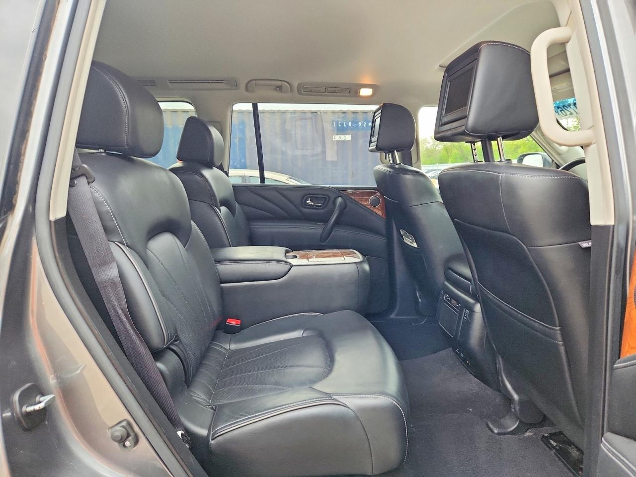 2017 INFINITI QX80 BASE photo 28