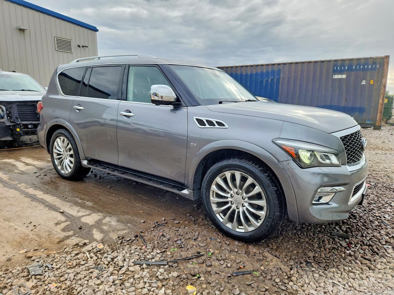 2017 INFINITI QX80 BASE photo 10