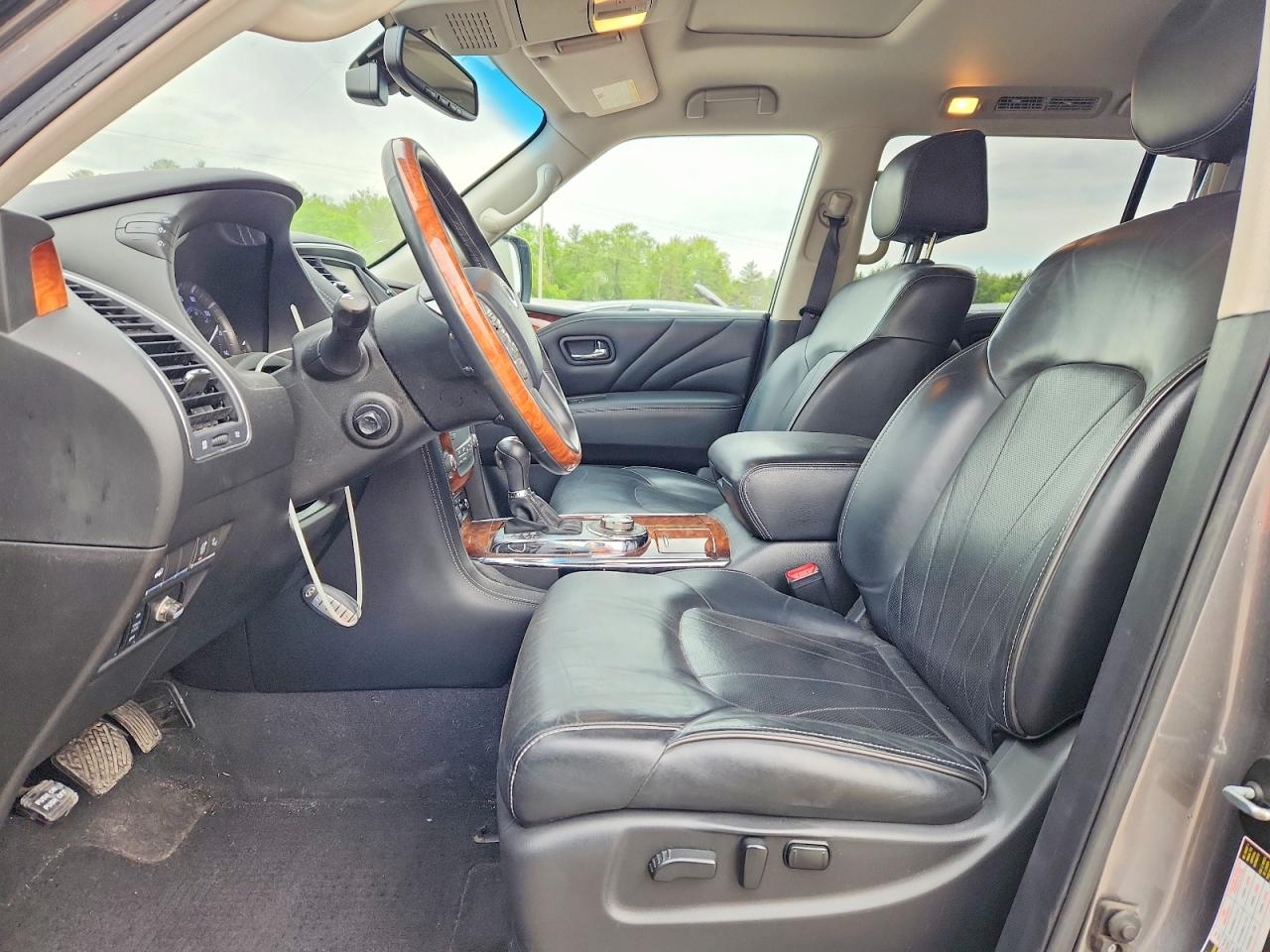 2017 INFINITI QX80 BASE photo 19