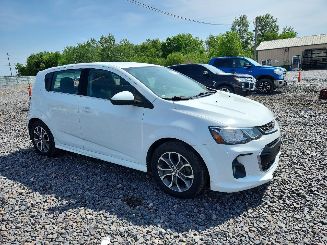 2017 CHEVROLET SONIC LT photo 4