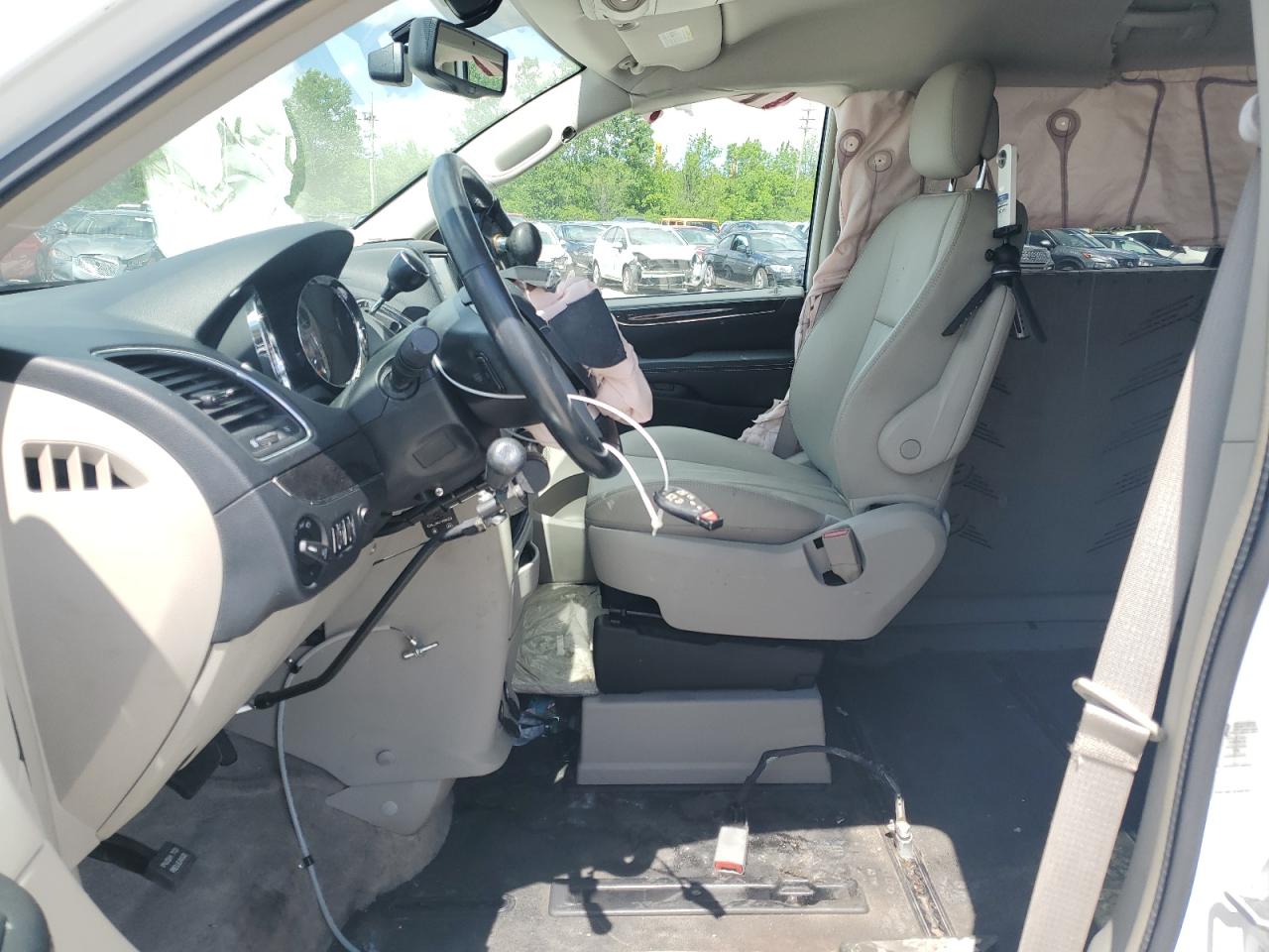 2015 CHRYSLER TOWN & COUNTRY TOURING L photo 7