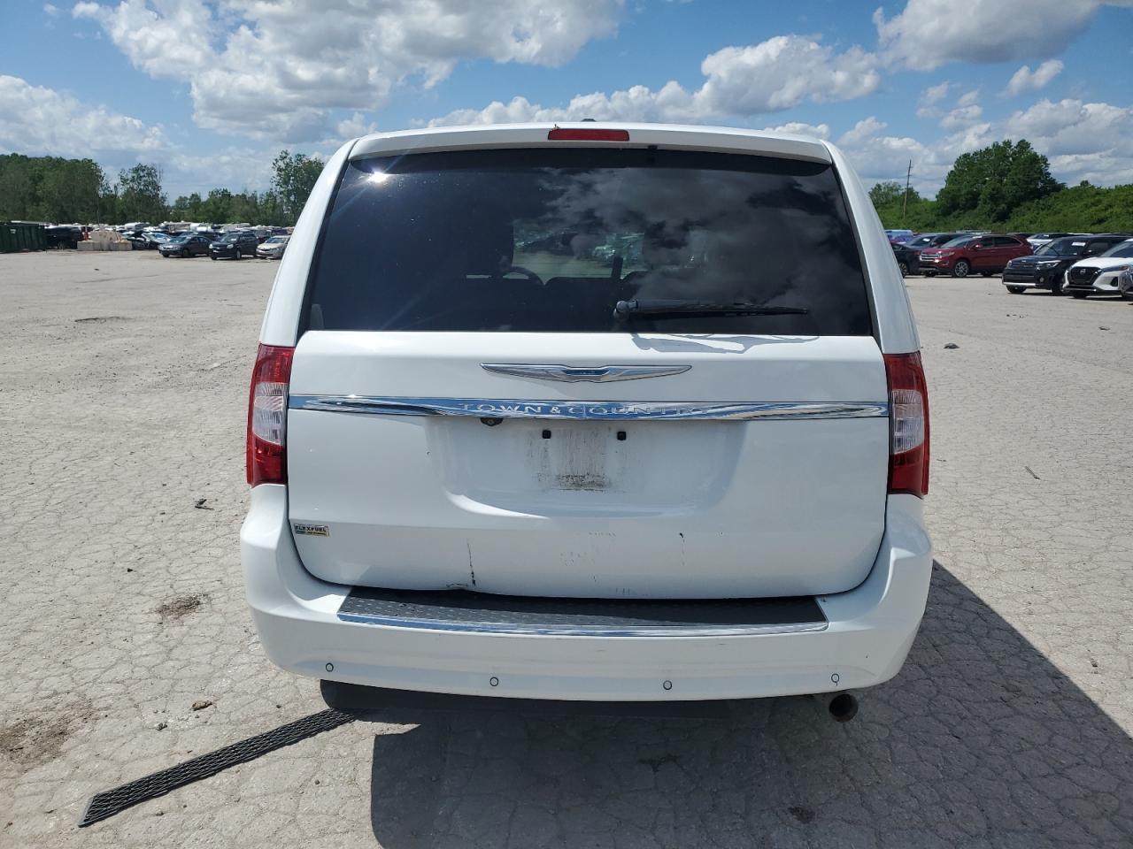 2015 CHRYSLER TOWN & COUNTRY TOURING L photo 6