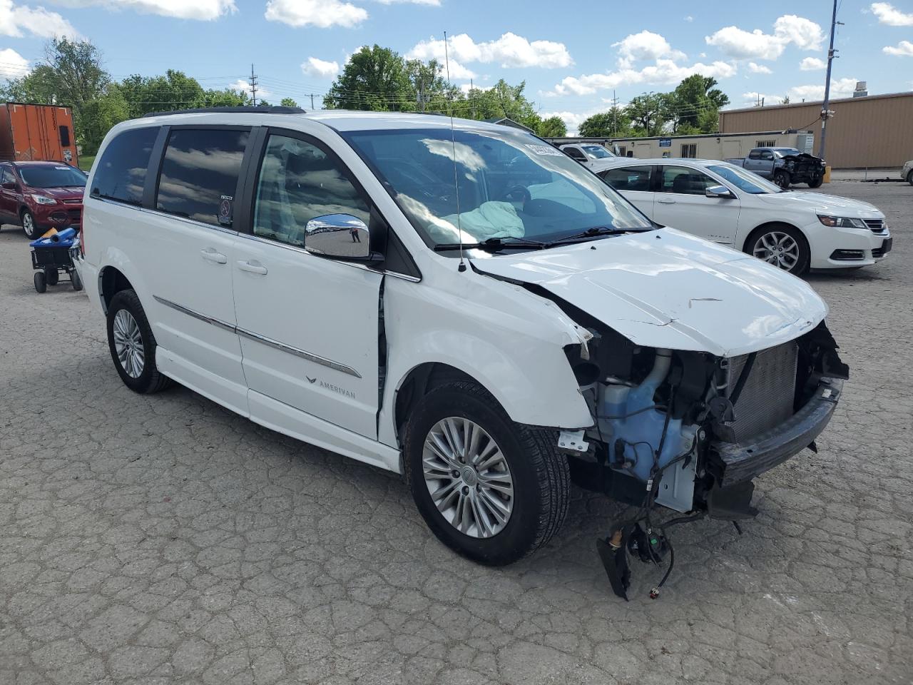 2015 CHRYSLER TOWN & COUNTRY TOURING L photo 4