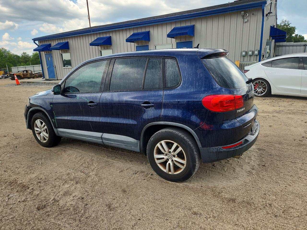 2013 VOLKSWAGEN TIGUAN S photo 3