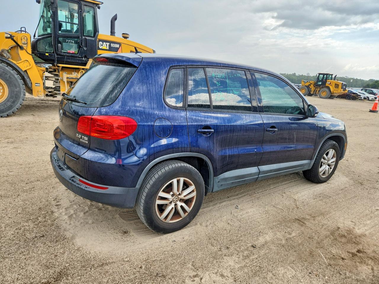 2013 VOLKSWAGEN TIGUAN S photo 5