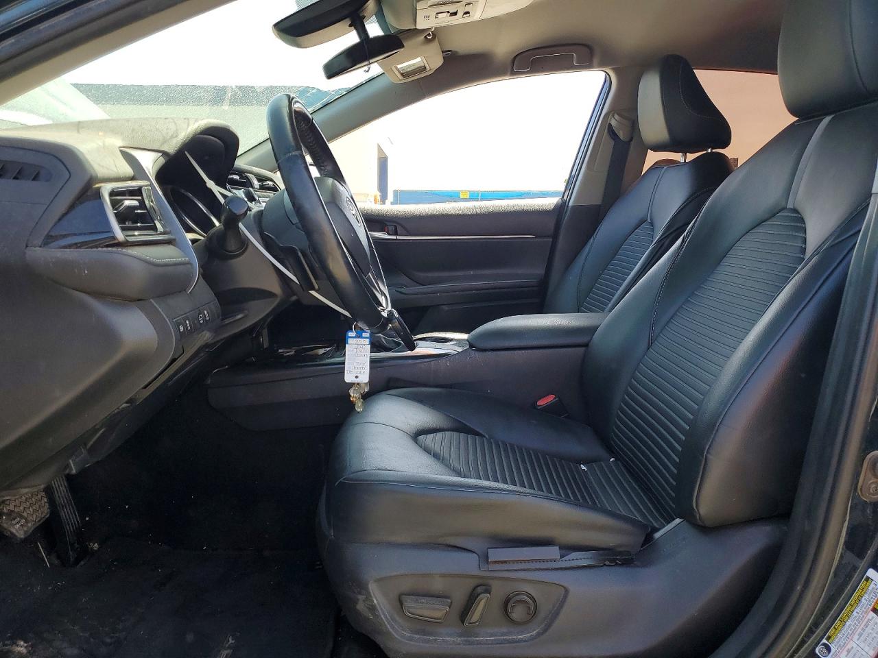 2020 TOYOTA CAMRY SE photo 13