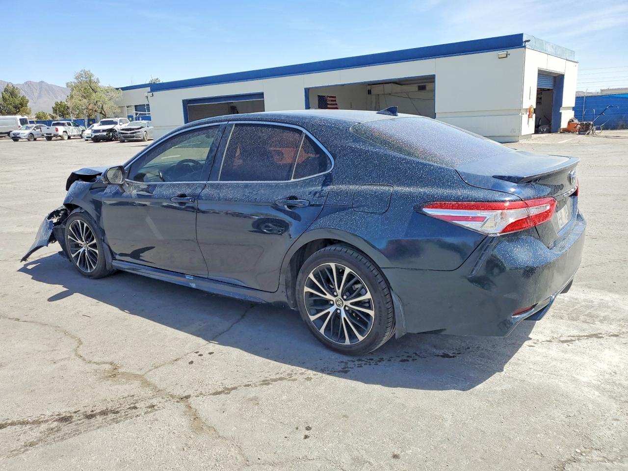 2020 TOYOTA CAMRY SE photo 3