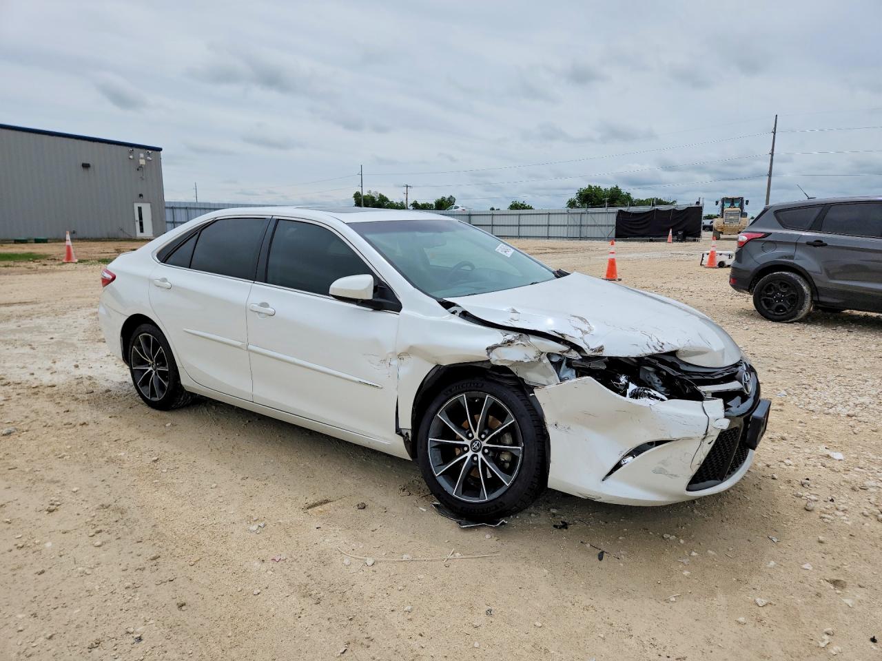 2017 TOYOTA CAMRY XSE photo 7