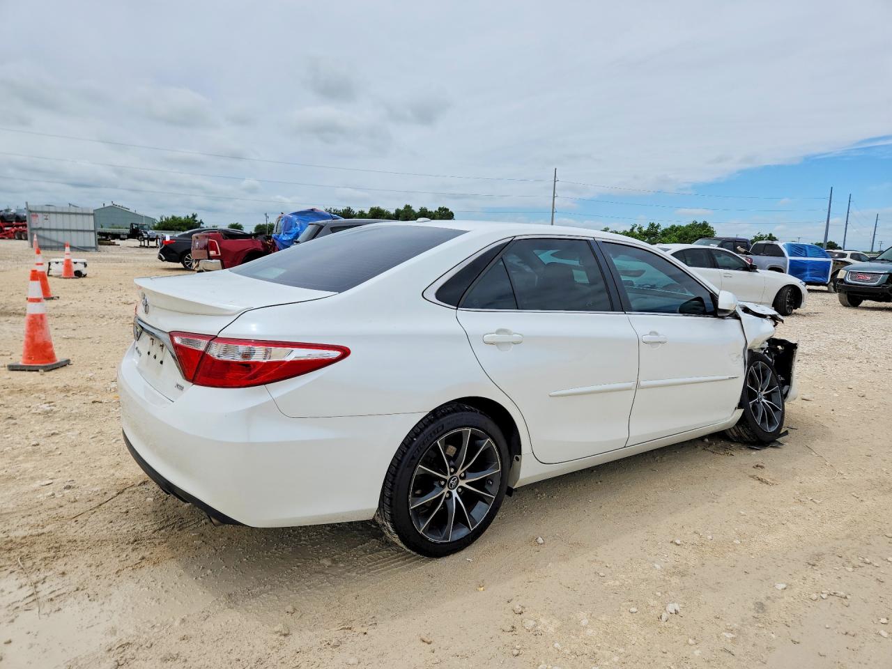 2017 TOYOTA CAMRY XSE photo 5