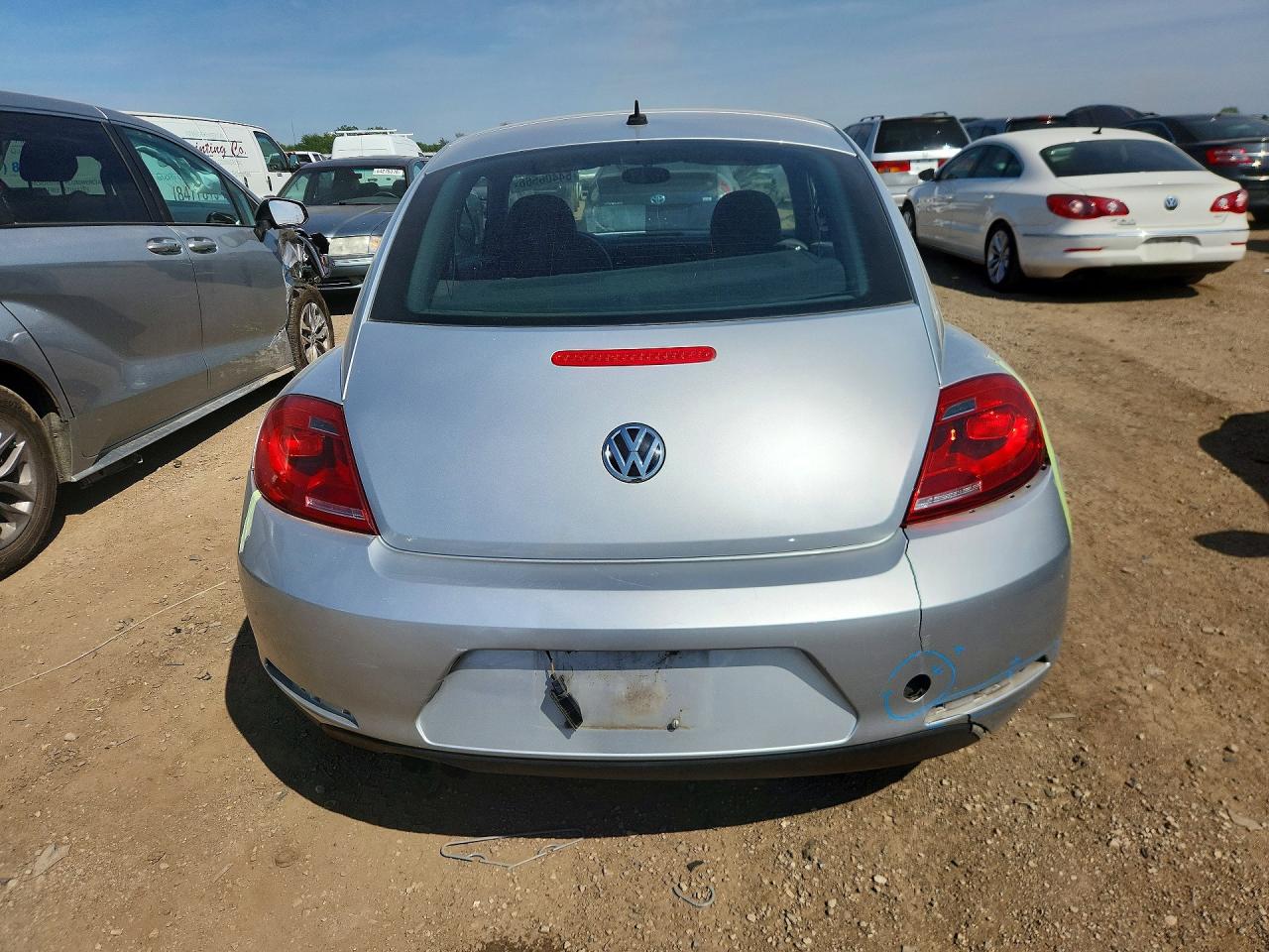 2014 VOLKSWAGEN BEETLE photo 11