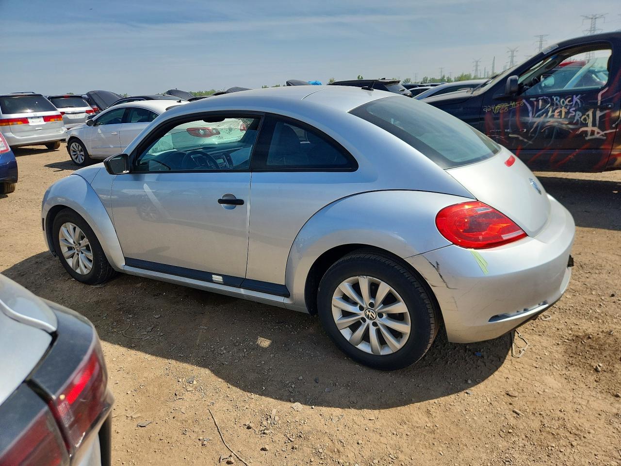 2014 VOLKSWAGEN BEETLE photo 3