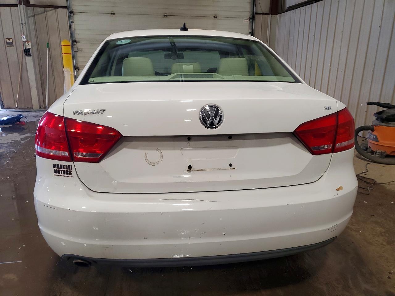 2012 VOLKSWAGEN PASSAT SE photo 6
