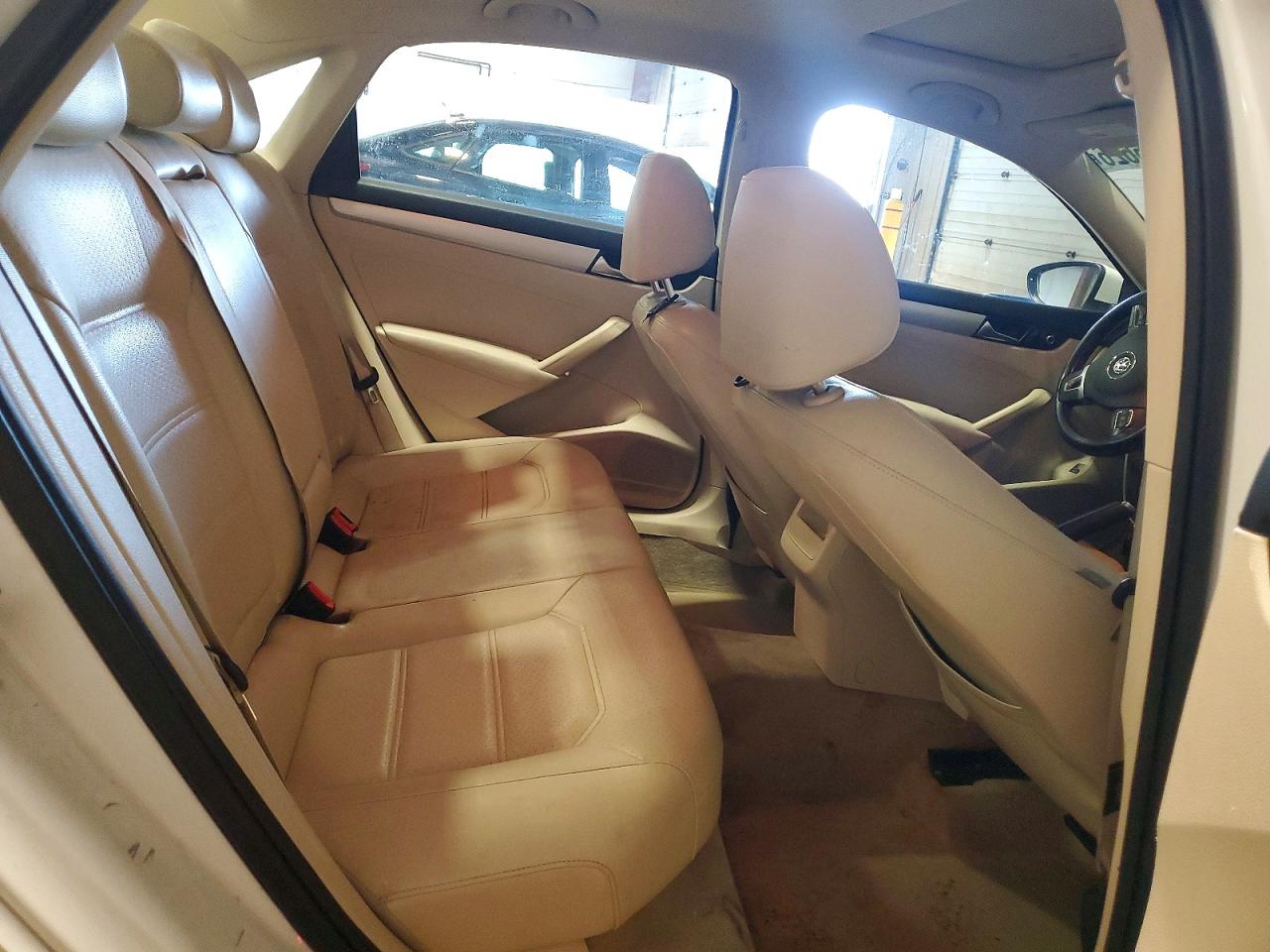 2012 VOLKSWAGEN PASSAT SE photo 10