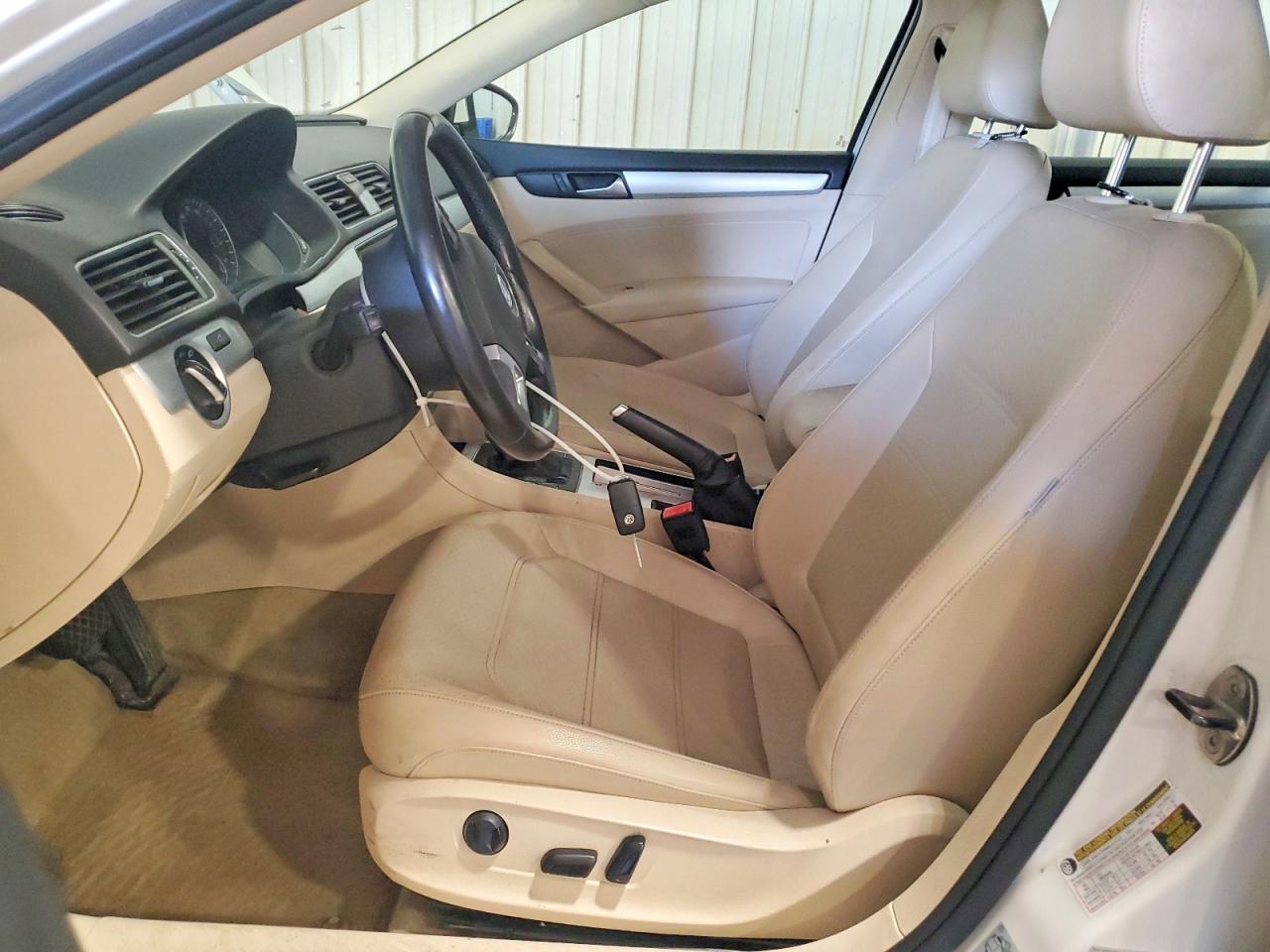 2012 VOLKSWAGEN PASSAT SE photo 7