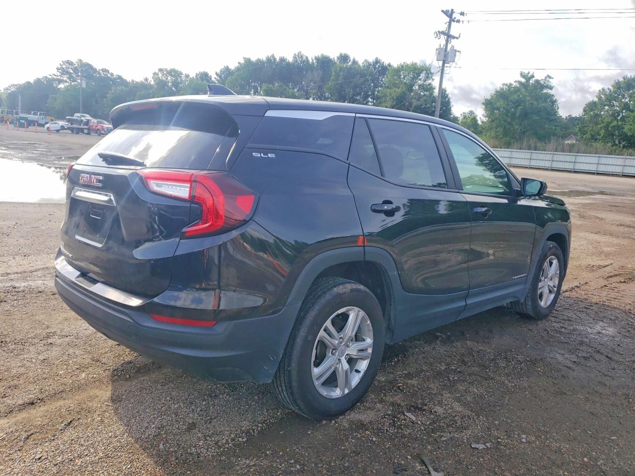 2024 GMC TERRAIN SLE photo 5