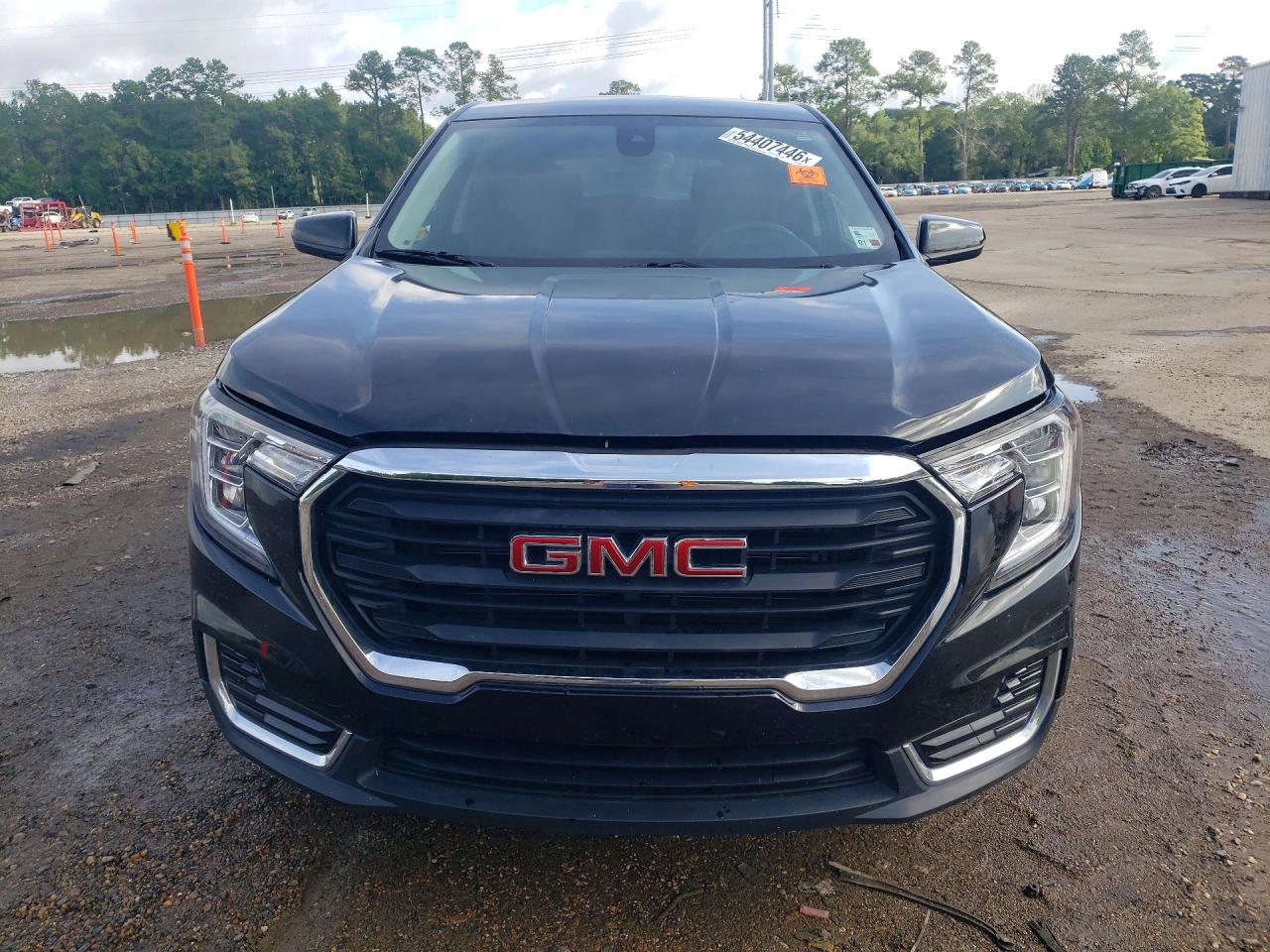 2024 GMC TERRAIN SLE photo 9