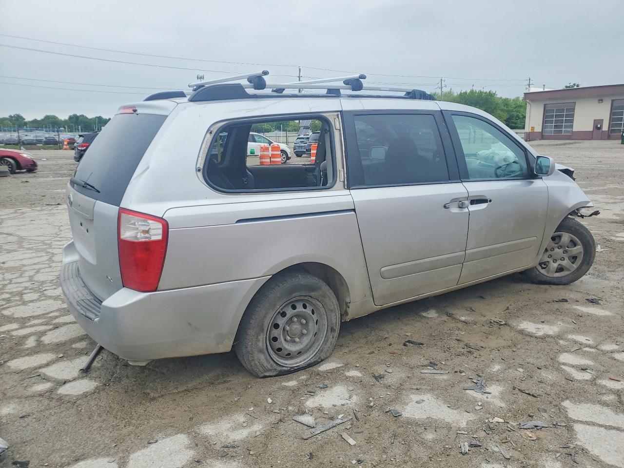 2008 KIA SEDONA LX photo 3