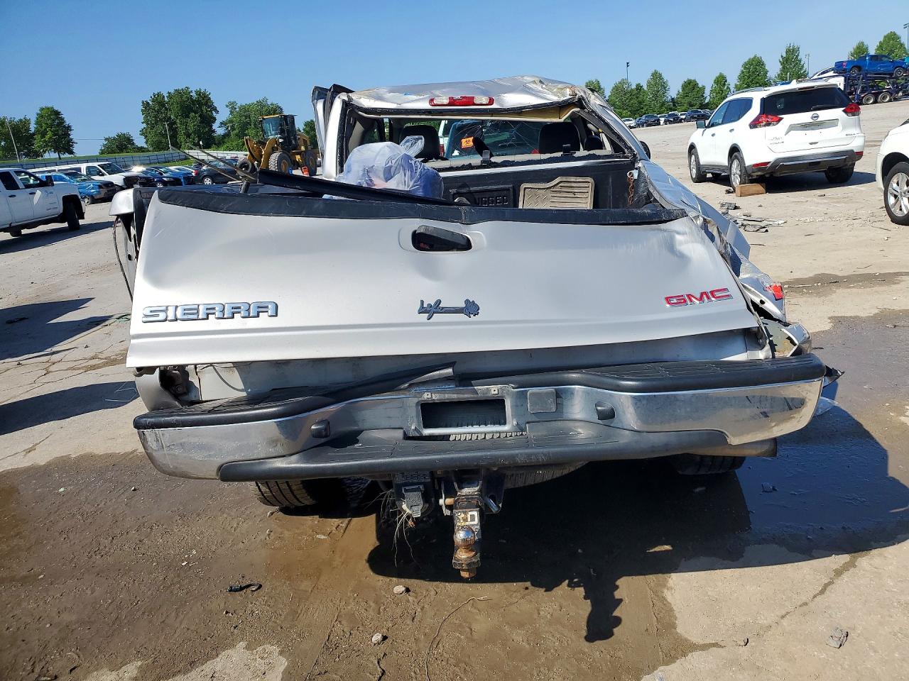 2004 GMC NEW SIERRA K1500 photo 16