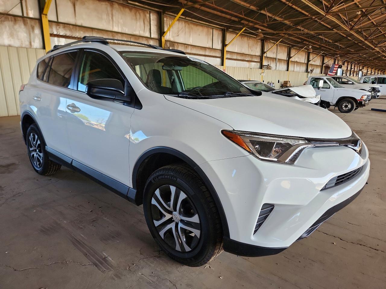 2018 TOYOTA RAV4 LE photo 3