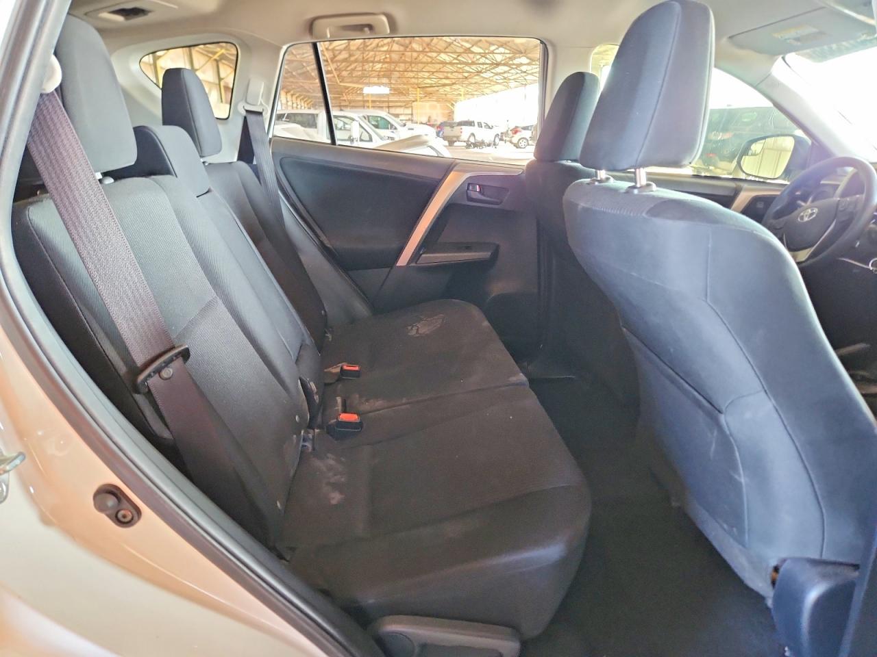 2018 TOYOTA RAV4 LE photo 10