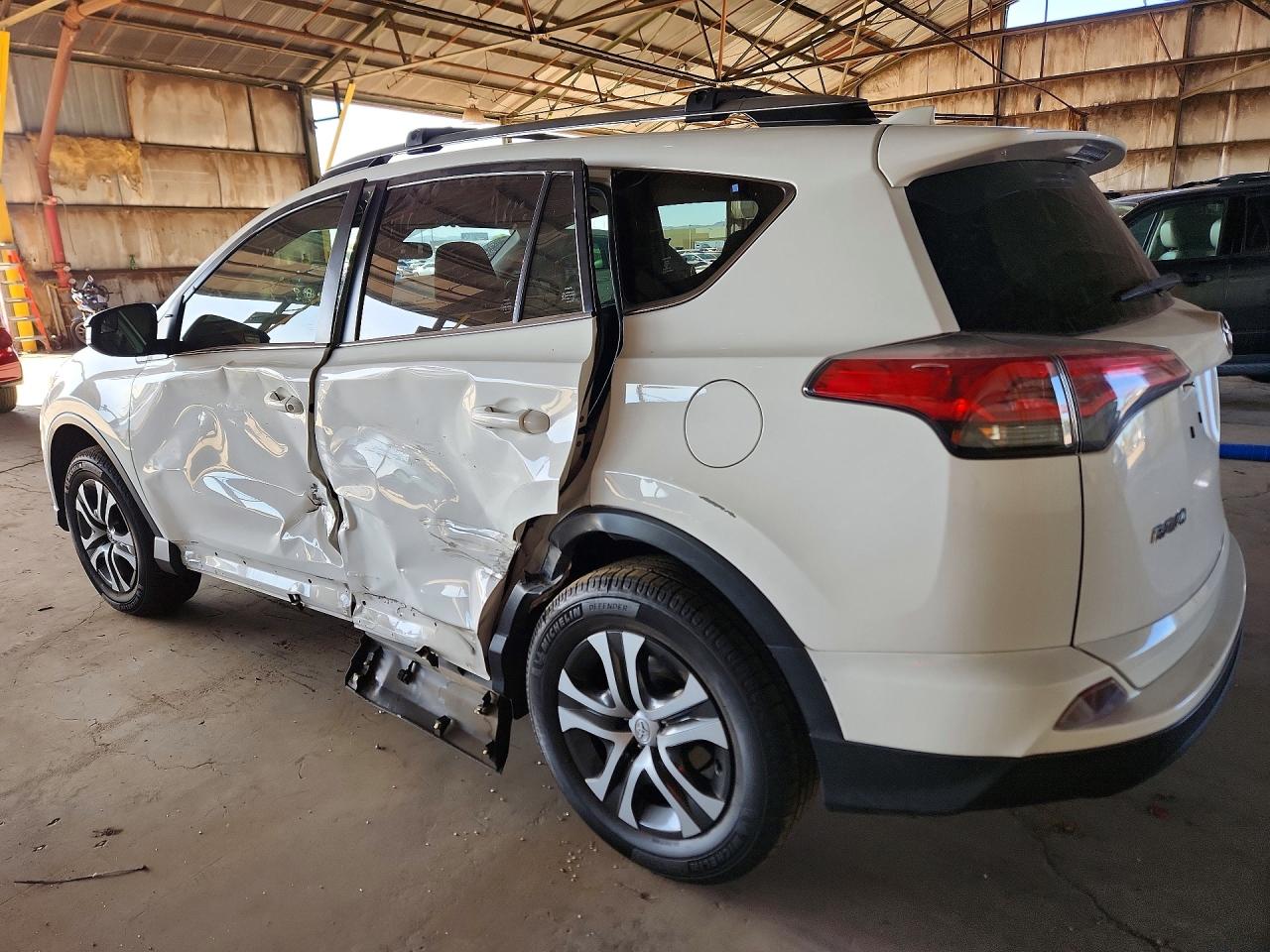 2018 TOYOTA RAV4 LE photo 2