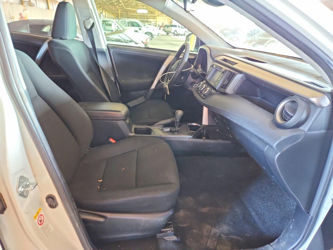 2018 TOYOTA RAV4 LE photo 6