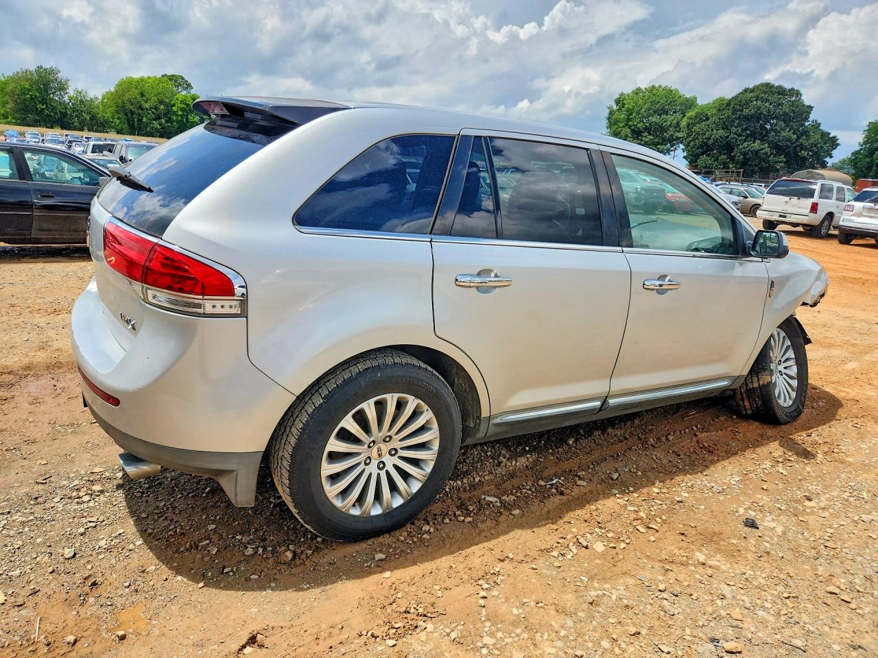 2011 LINCOLN MKX photo 3