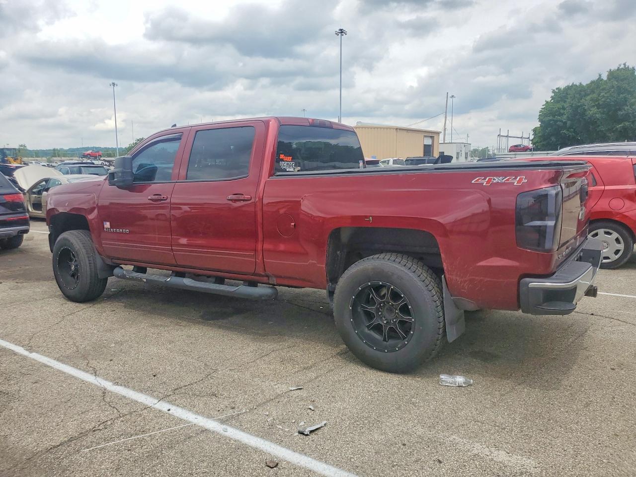 2017 CHEVROLET SILVERADO K1500 LT photo 3