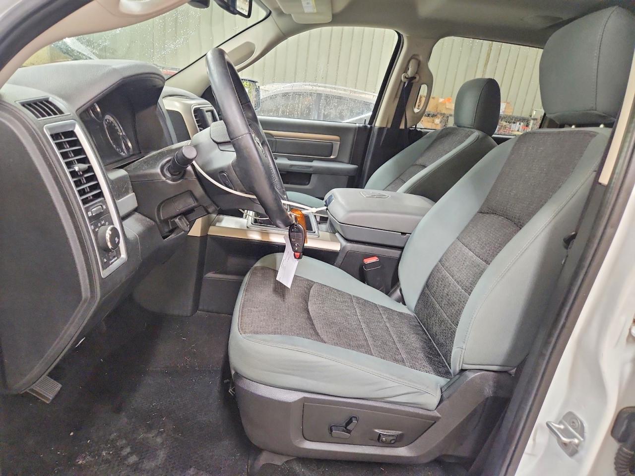 2014 RAM 1500 SLT photo 19